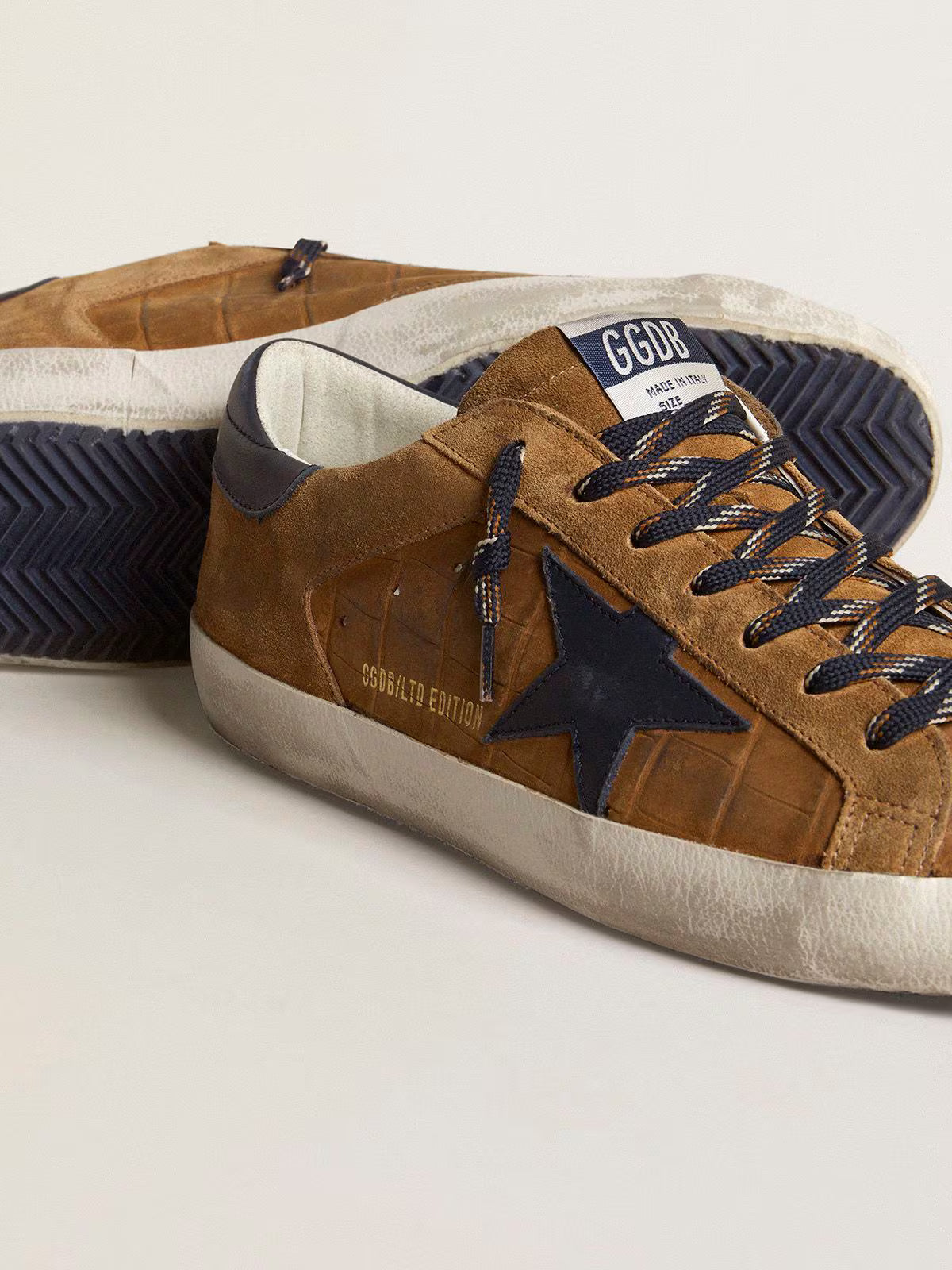 Super-Star LTD pour homme en cuir croco tabac avec étoile et contrefort en cuir bleu nuit